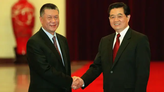 時任澳門特首何厚鏵及中國國家主席胡錦濤。