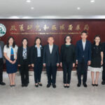 谢小华访问澳门就香港编制首个五年规划听取意见 – 香港電台